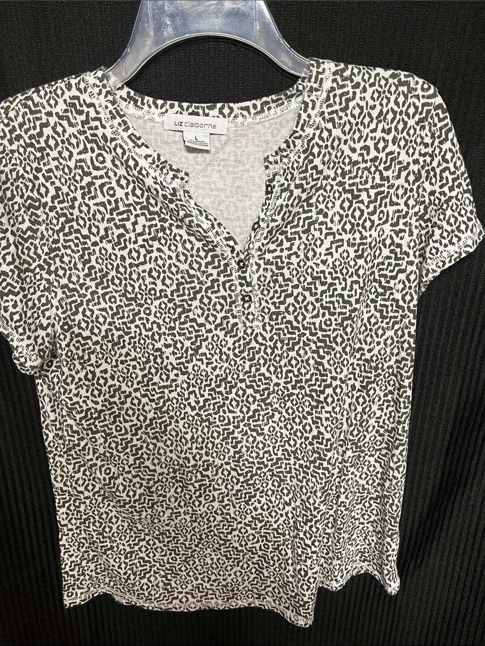 Liz Claiborne Black & White Printed Short Sleeve Henley